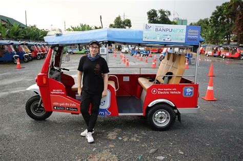 Sue Perkins: Lost in Thailand 